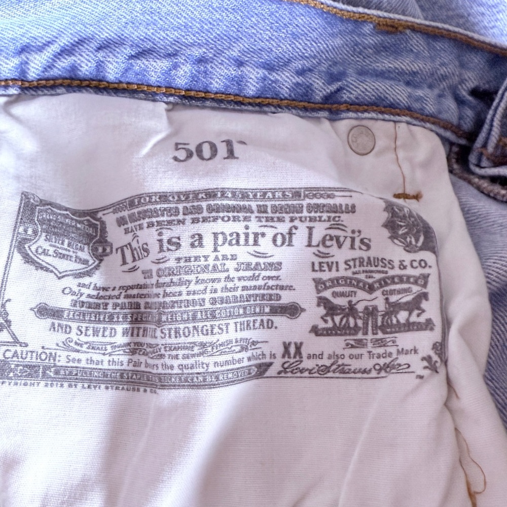 Levi's 501 Jeans. 31x26 distressed - Picture 5 of 11